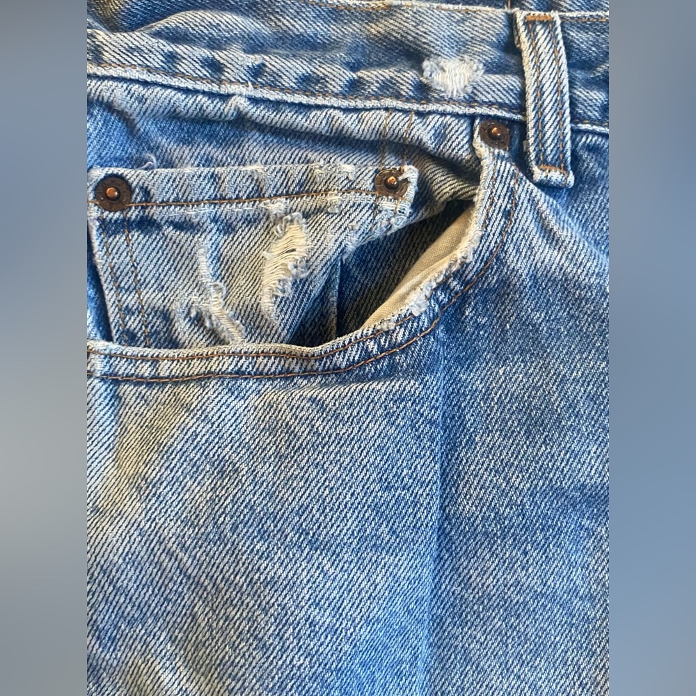 Vintage Levis Jeans Mens 34X32 Distressed Light Wash Relaxed Straight Leg Y2K - Picture 5 of 15